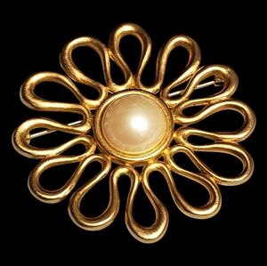Vintage 80s Marvella Flower Pearl Gold Brooch Matte